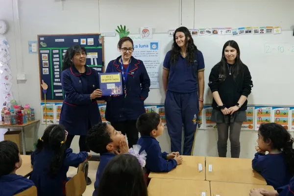 ESTUDIANTES DEL TALLER DE LITERATURA CREAN CUENTOS PARA EDUCACIÓN PARVULARIA