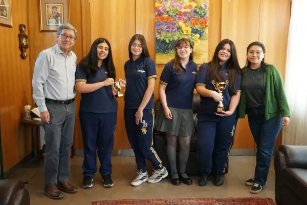 ¡SEGUNDO Y TERCER LUGAR EN DEBATE ESCOLAR!