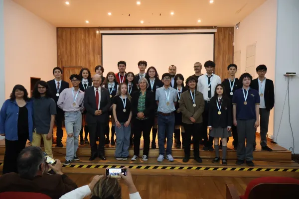 ¡MEDALLA DE BRONCE EN LAS OLIMPIADAS DE QUÍMICA!