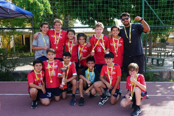 ¡NUESTROS CAMPEONES DE LA COPA DE ORO RECIBEN SUS MERECIDOS PREMIOS!