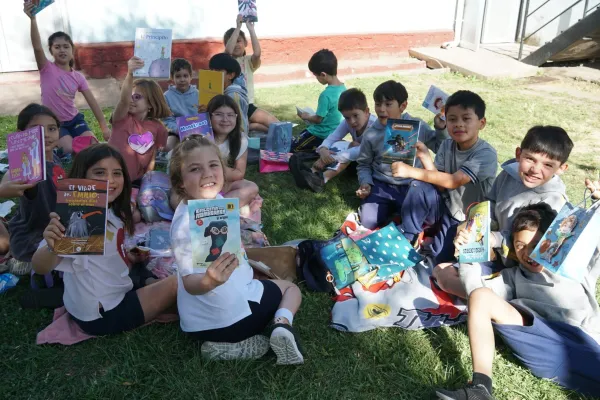 'TE REGALO MI LECTURA': FOMENTANDO EL AMOR POR LOS LIBROS EN SEGUNDO BÁSICO